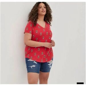 Torrid red pineapple 2x v-neck curvy girl classic fit tee
